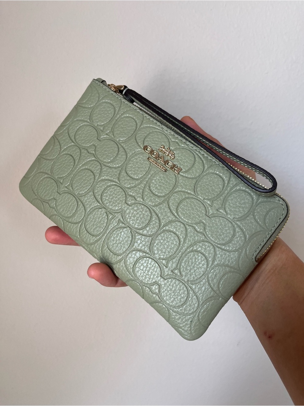 Coach large wristlet🎈🎈